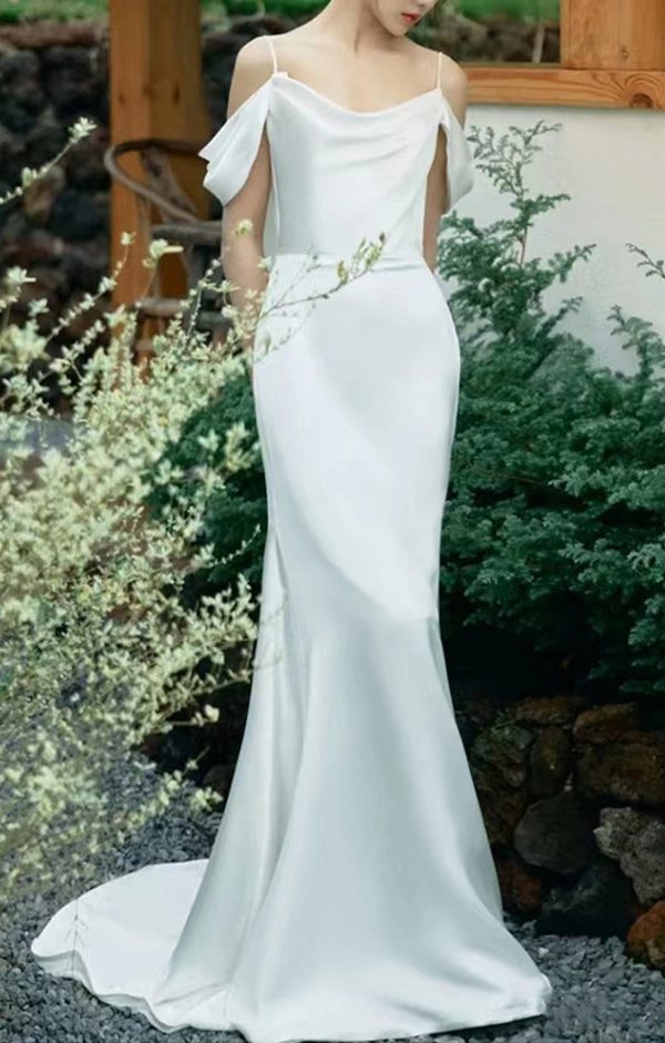 Schlichtes Brautkleid A-Linie mit Trägern