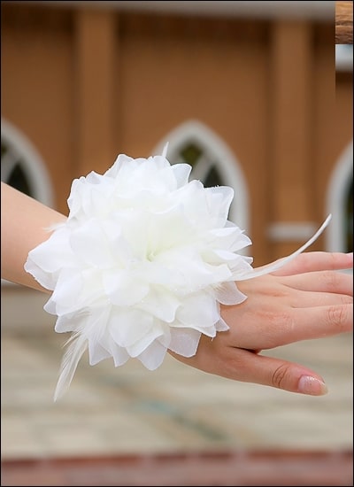 Stoffblüte mit Feder Haarschmuck Armband HB100