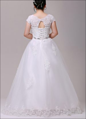 Brautkleid mit Spitzentop und Füllrock für kurvige Frauen