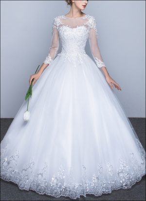 Hochgeschlossenes Brautkleid mit Ärmeln WD890