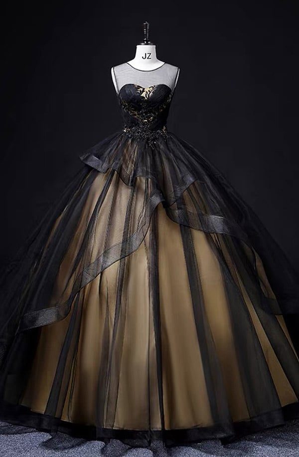 Schwarzes Brautkleid mit Goldfarbe