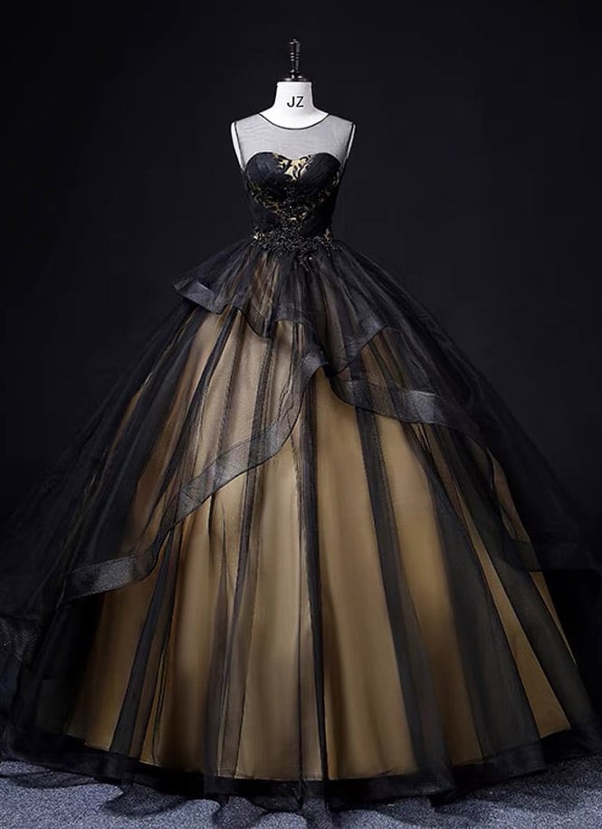 Schwarzes Brautkleid mit Goldfarbe