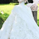 Brautkleid mit 3D-Rosenrock und Satin Corsage – romantischer Prinzessinnen-Stil, exklusiv bei Lafanta Brautmode Berlin