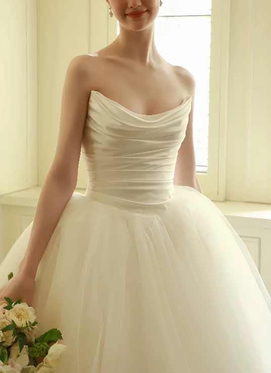 Elegantes Satin-Corsage-Oberteil mit feiner Drapierung