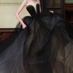 Schwarzes Brautkleid aus der LAFANTA Dark Couture Kollektion – elegantes Tüllkleid mit herzförmigem Ausschnitt und voluminösem Rock, Design aus Berlin.