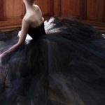 Schwarzes Brautkleid mit Korsage aus der LAFANTA Dark Couture Kollektion – elegantes Tüllkleid mit herzförmigem Ausschnitt, Design aus Berlin.