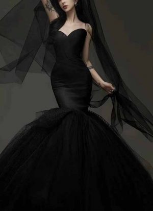 Elegantes schwarzes Mermaid Brautkleid mit weiter Tüllschleppe – glamouröses Designerstück von LAFANTA Berlin