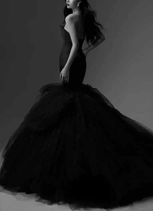 Schwarzes Mermaid Brautkleid mit Tüllschleppe – elegantes Designer Hochzeitskleid von LAFANTA Berlin