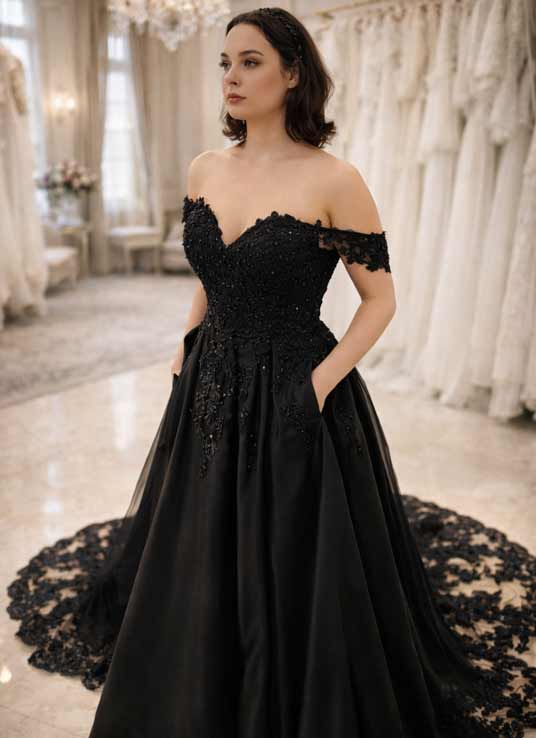 Schwarzes Satin Brautkleid mit Taschen, Off-Shoulder Ausschnitt und eleganter A-Linie – Rückansicht mit Schleppe. LAFANTA Dark Couture.